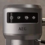 کلیدهای لمسی اسپرسوساز AEG EC6-1-6ST شامل روشن و خاموش، اسپرسوی یک و دو شات و بخار.