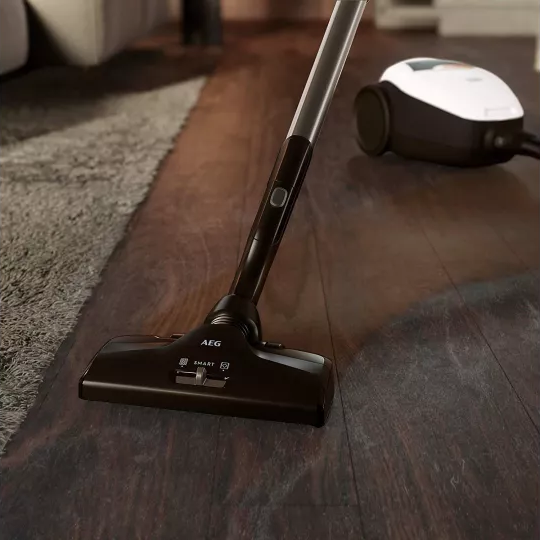 جاروبرقی سایلنت آاگ AEG VX82-1ALR