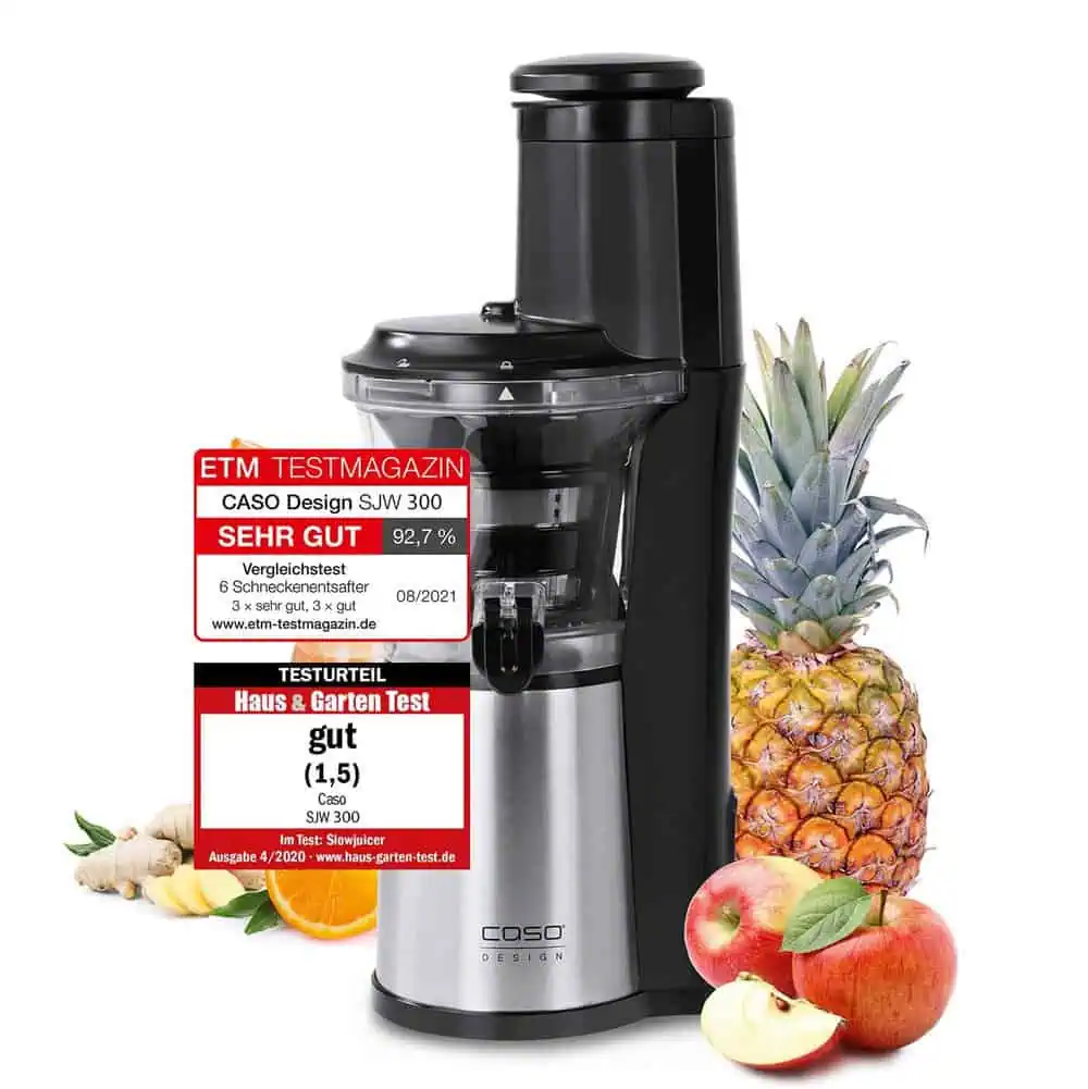 عصارهگیر کاسو SJW 300 همراه با میوهها و برچسب امتیاز تست مجلات آلمانی