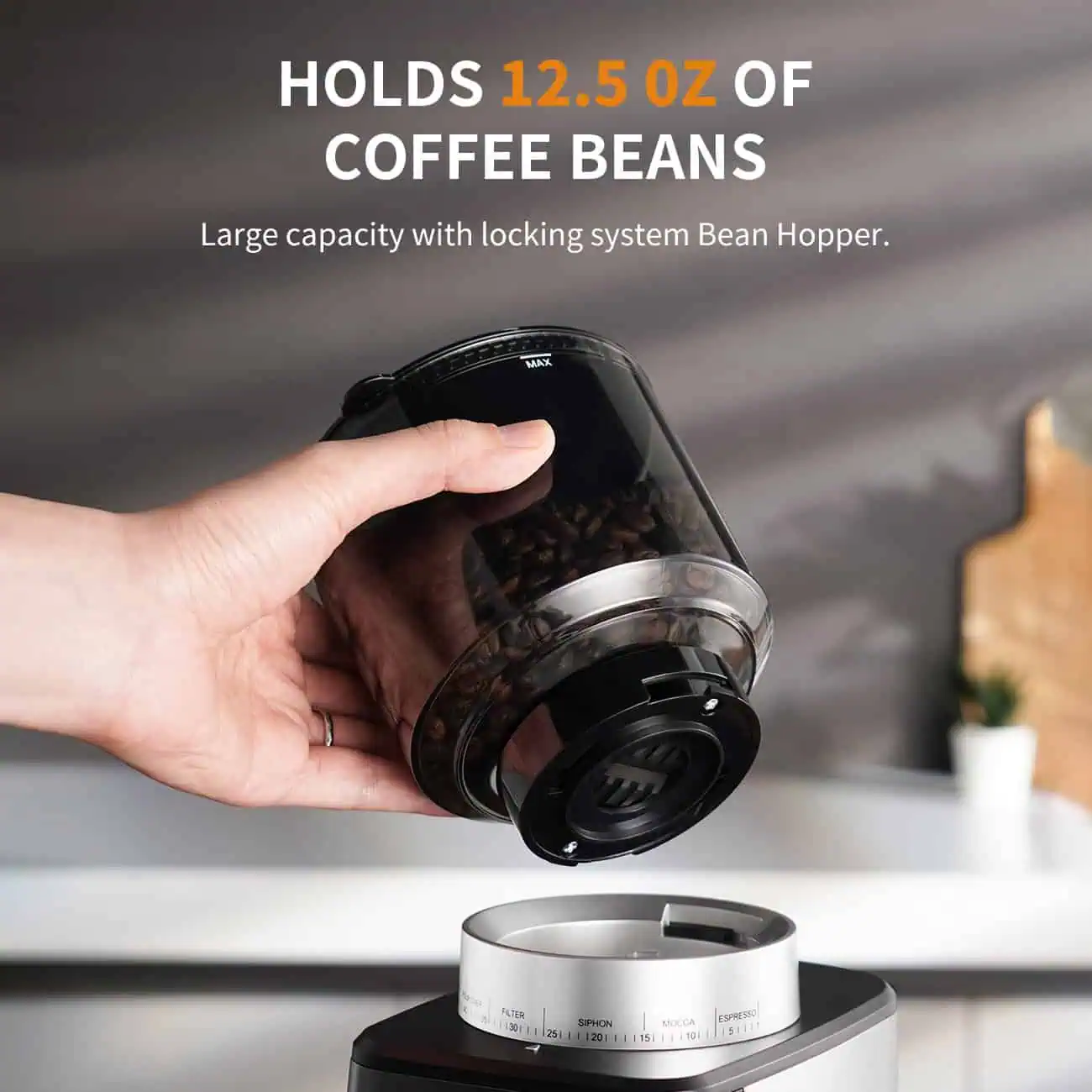 مخزن بزرگ دان قهوه (۱۲.۵ اونس/تقریبا ۳۵۰ گرم) آسیاب داسلر MYLOS Pro با سیستم قفل، جهت جلوگیری از گیر کردن دانه‌ها.