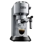 اسپرسوساز دلونگی مدل EC685.M نمای روبرو با یک شات اسپرسو