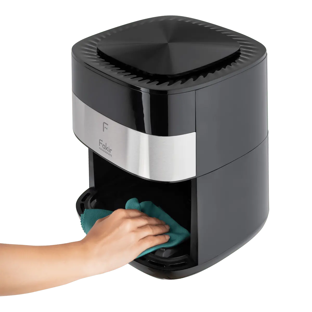 نمای داخل محفظه سرخ‌کن فکر هنگام تمیز کردن با دستمال