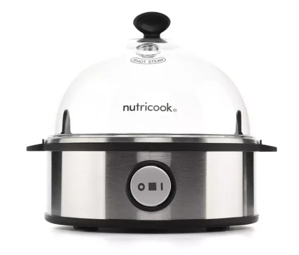دستگاه تخم‌مرغ‌پز برقی نوتریکوک (Nutricook) با درب گنبدی شفاف و دکمه روشن/خاموش در جلوی بدنه استیل.