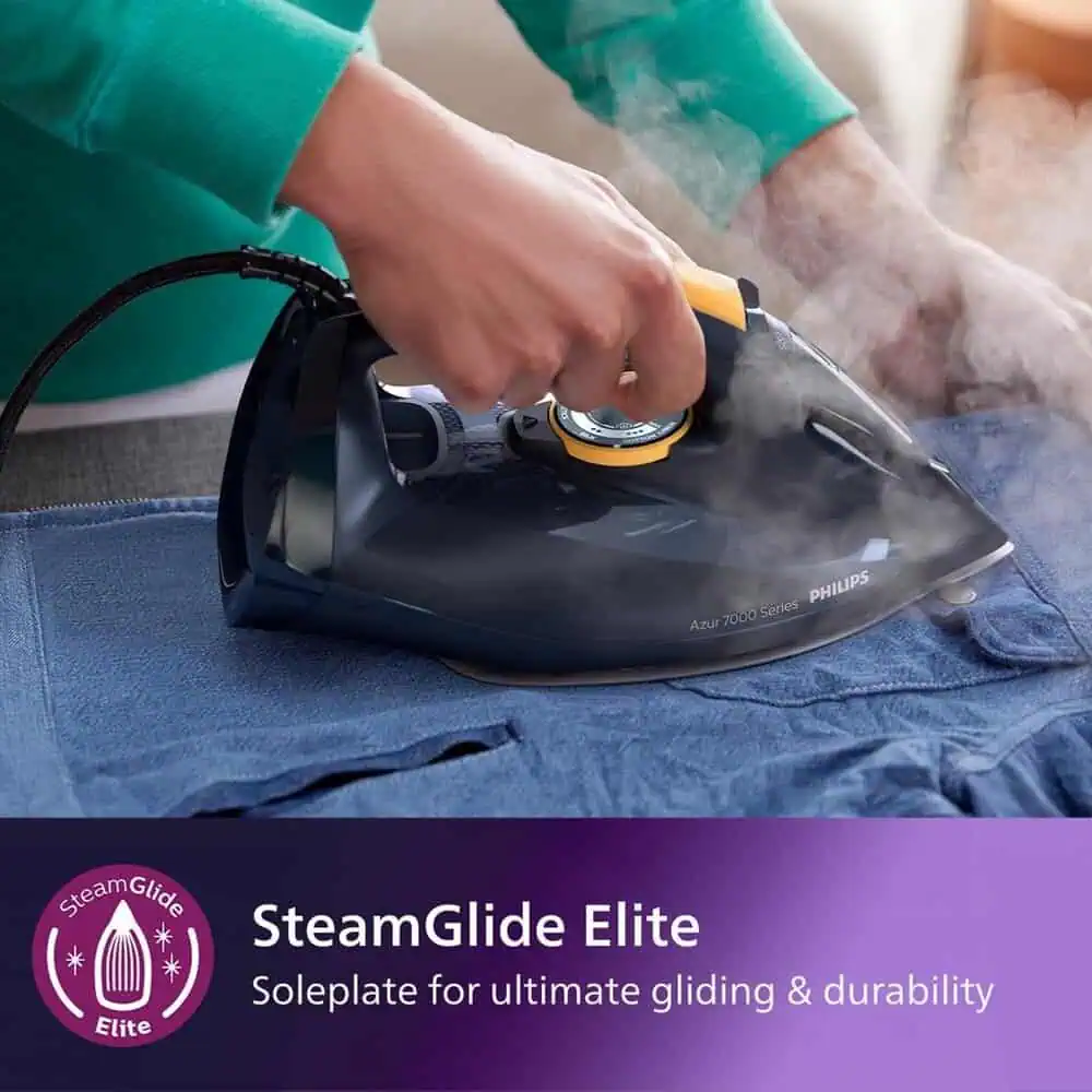 اتو بخار فیلیپس HD7060 با کفی SteamGlide Elite در حال اتوکشی پارچه جین