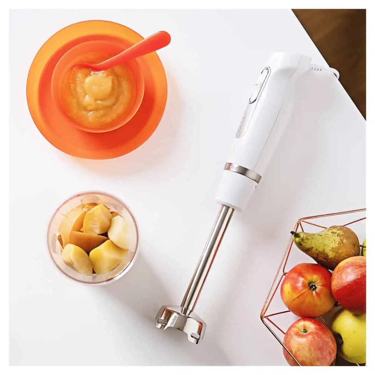 گوشتکوب برقی سنکور مدل SHB 4358WH همراه با مواد آماده برای تهیه پوره میوه