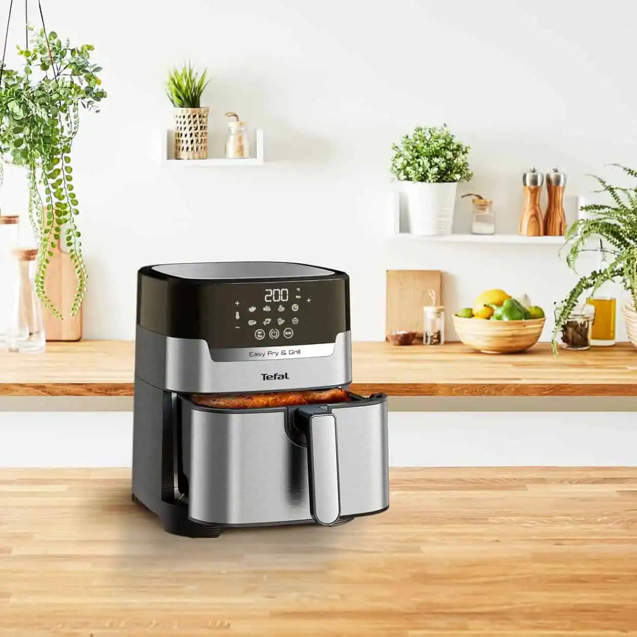 سرخکن بدون روغن و گریل ۴.۲ لیتری تفال EY505 روی میز آشپزخانه با دکور سفید و فضای مدرن