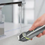 نمایش ریش‌تراش والریا AV-1000 در زیر آب هنگام شستشو